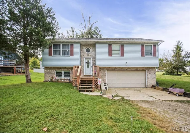 Single family home for sale at 1148 Nassau Dr, Edwardsville, IL 62025 | MLS# MIS26059090