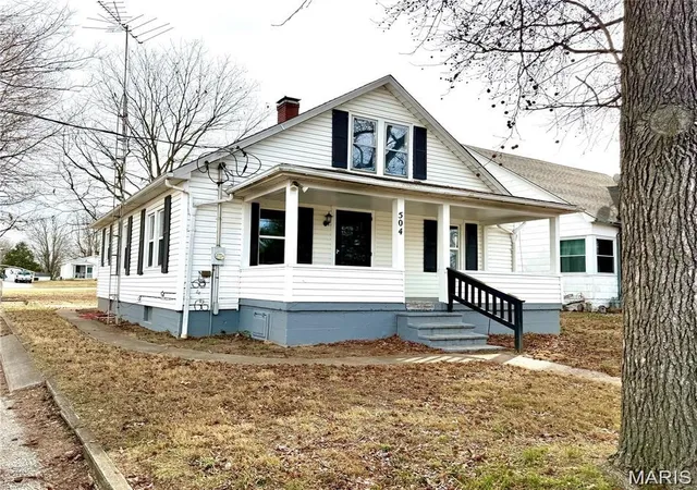 Single family home for sale at 504 1st Street, Evansville, IL 62242 | MLS# MIS26059134