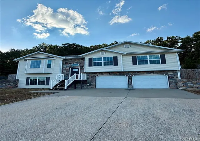 Single family home for sale at 20941 Hideaway Ln, Saint Robert, MO 65584 | MLS# MIS26059186