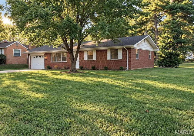Photo 1 of Single family home for sale at 617 Portland Ave, Belleville, IL 62220 | MLS# MIS26059195 | Listing updated on 2026-09-14