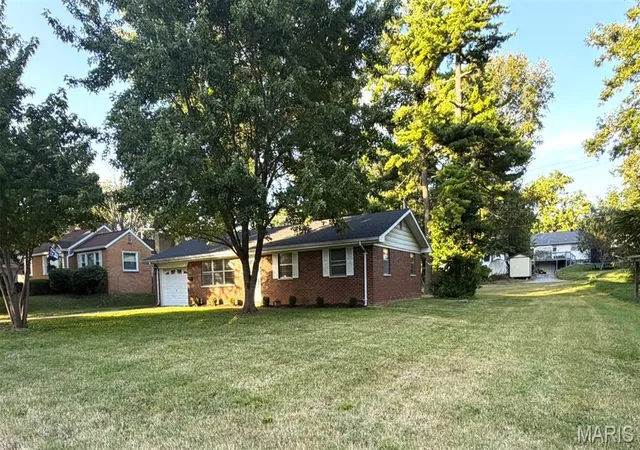 Photo 2 of Single family home for sale at 617 Portland Ave, Belleville, IL 62220 | MLS# MIS26059195 | Listing updated on 2026-09-14