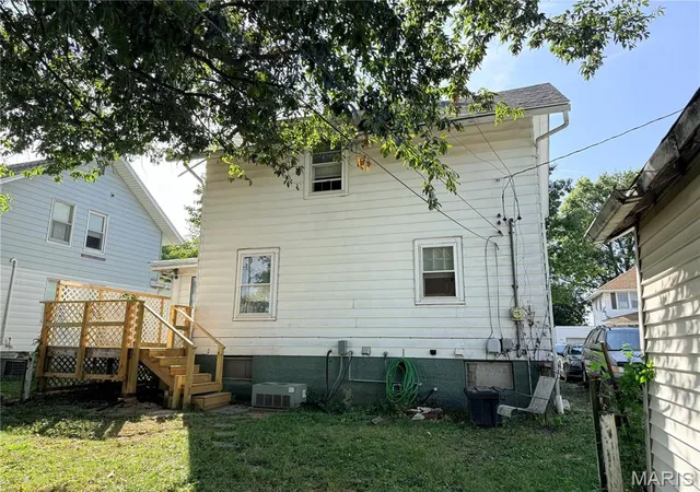 Photo 3 of Single family home for sale at 1021 N Charles St, Carlinville, IL 62626 | MLS# MIS26059197 | Listing updated on 2026-09-21