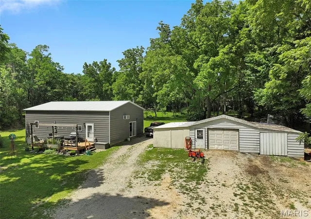 Photo 1 of Single family home for sale at 613 22nd Street, Hillsboro, IL 62049 | MLS# MIS26059202 | Listing updated on 2026-09-14