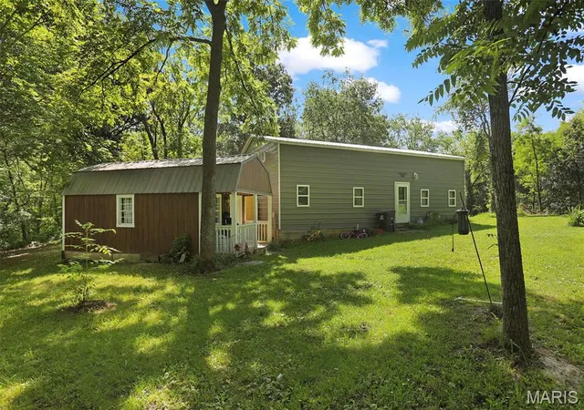 Photo 3 of Single family home for sale at 613 22nd Street, Hillsboro, IL 62049 | MLS# MIS26059202 | Listing updated on 2026-09-14