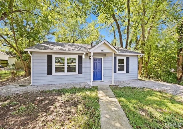 Photo 2 of Single family home for sale at 11 Edding Ln, Fairview Heights, IL 62208 | MLS# MIS26059224 | Listing updated on 2026-09-14