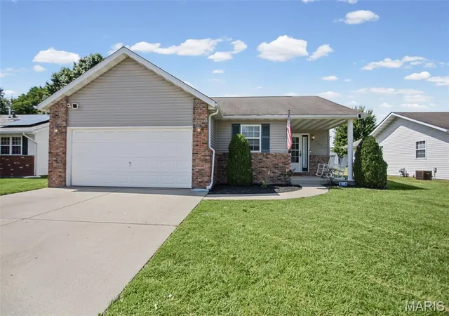Photo 1 of Single family home for sale at 431 Pheasant Ln, Moro, IL 62067 | MLS# MIS26059239 | Listing updated on 2026-09-14