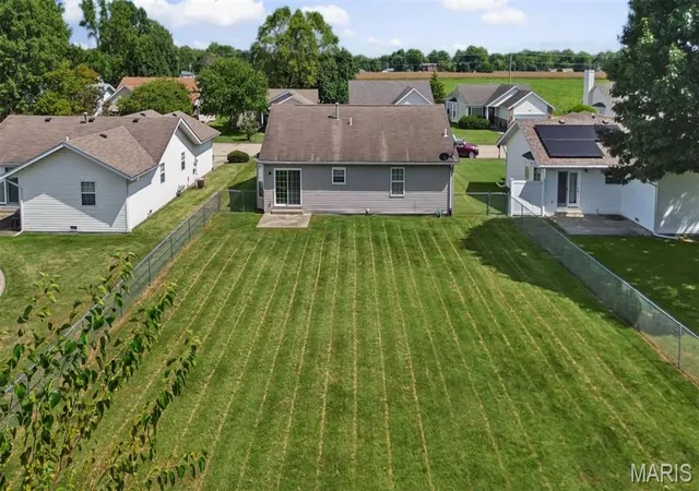 Photo 64 of Sale Pending at 431 Pheasant Ln, Moro, IL 62067 | MLS# MIS26059239 | Listing updated on 2026-10-06