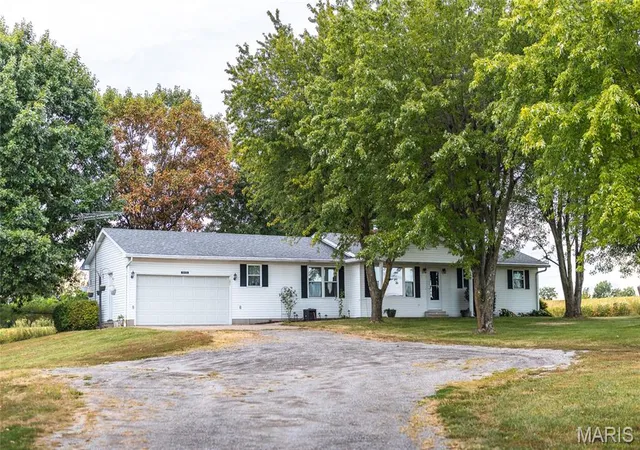 Single family home for sale at 18435 Old Hwy 67, Jerseyville, IL 62052 | MLS# MIS26059249