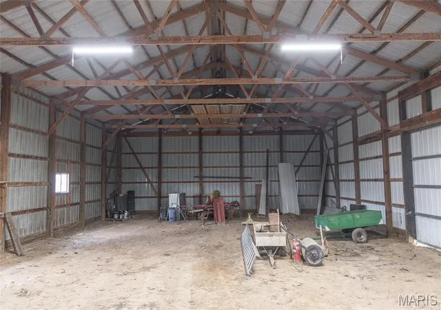 Photo 3 of Single family home for sale at 18435 Old Hwy 67, Jerseyville, IL 62052 | MLS# MIS26059249 | Listing updated on 2026-09-14