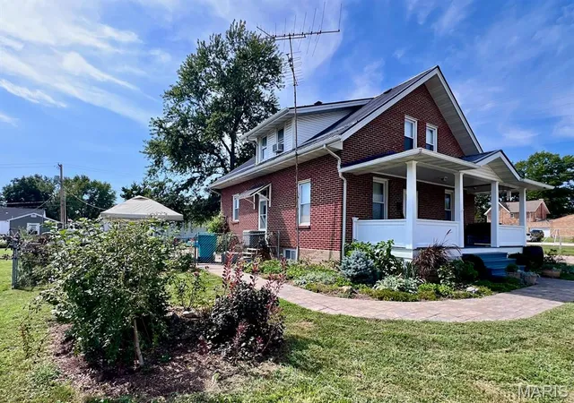 Photo 1 of Single family home for sale at 202 E Jefferson Ave, Owensville, MO 65066 | MLS# MIS26059262 | Listing updated on 2026-09-24