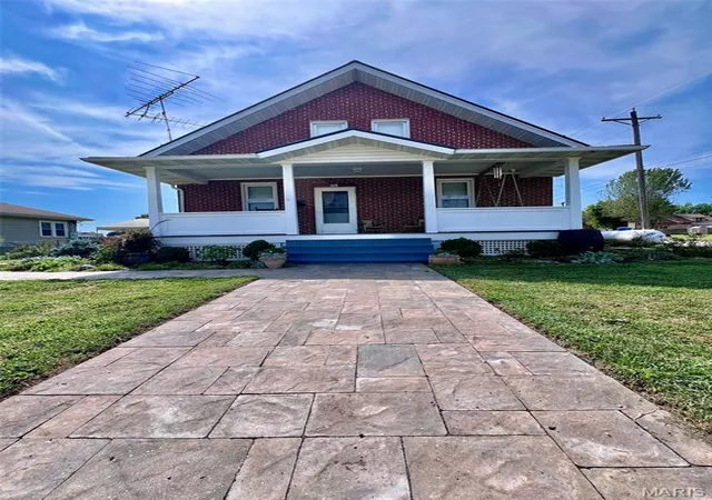 Photo 3 of Single family home for sale at 202 E Jefferson Ave, Owensville, MO 65066 | MLS# MIS26059262 | Listing updated on 2026-09-24