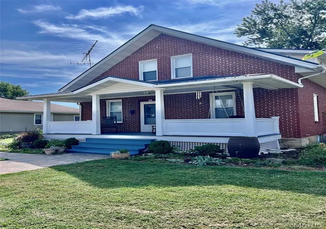 Photo 3 of Single family home for sale at 202 E Jefferson Ave, Owensville, MO 65066 | MLS# MIS26059262 | Listing updated on 2026-09-24