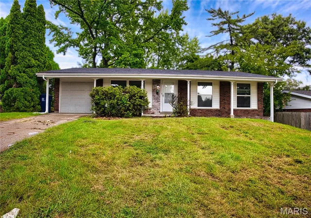 Photo 1 of Sale Pending at 3535 Brookstone Dr, Florissant, MO 63033 | MLS# MIS26059268 | Listing updated on 2026-10-03