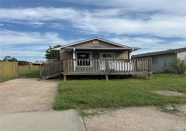 Single family home for sale at 2830 W 20th Street, Granite City, IL 62040 | MLS# MIS26059303