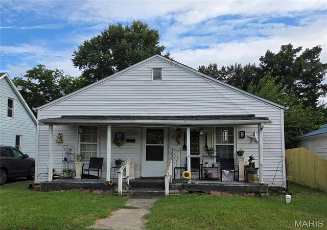 Photo 1 of Single family home for sale at 330 W Main St, Sparta, IL 62286 | MLS# MIS26059319 | Listing updated on 2026-09-15