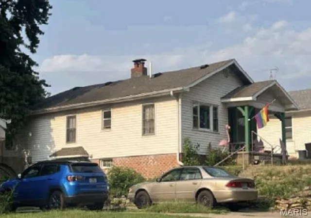 Photo 2 of Single family home for sale at 3510 Sacramento St, Saint Joseph, MO 64507 | MLS# MIS26059380 | Listing updated on 2026-09-15