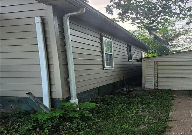 Photo 1 of Single family home for sale at 2029 Lee Ave, Granite City, IL 62040 | MLS# MIS26059431 | Listing updated on 2026-09-15