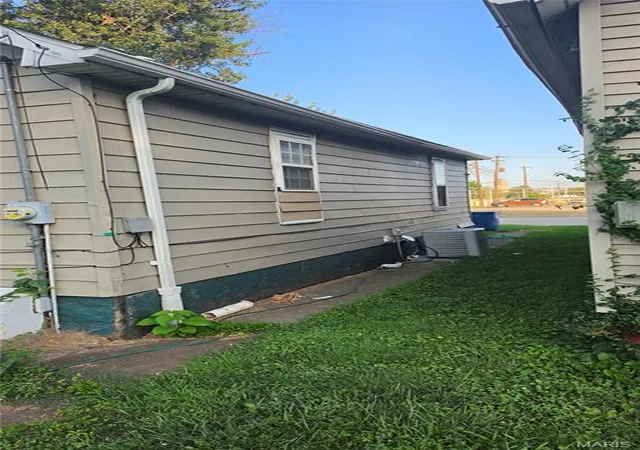 Photo 2 of Single family home for sale at 2029 Lee Ave, Granite City, IL 62040 | MLS# MIS26059431 | Listing updated on 2026-09-15