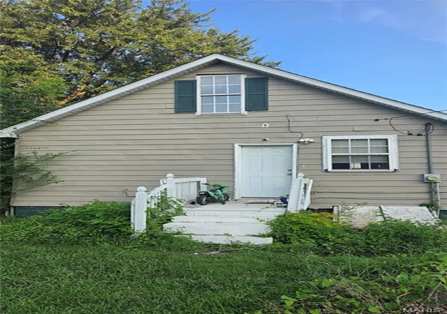 Photo 3 of Single family home for sale at 2029 Lee Ave, Granite City, IL 62040 | MLS# MIS26059431 | Listing updated on 2026-09-15