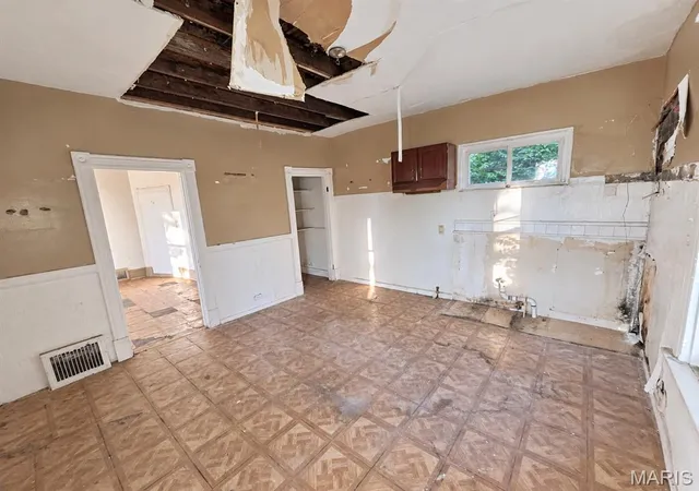 Photo 3 of Single family home for sale at 6104 Vetter Pl, Saint Louis, MO 63120 | MLS# MIS26059495 | Listing updated on 2026-09-29