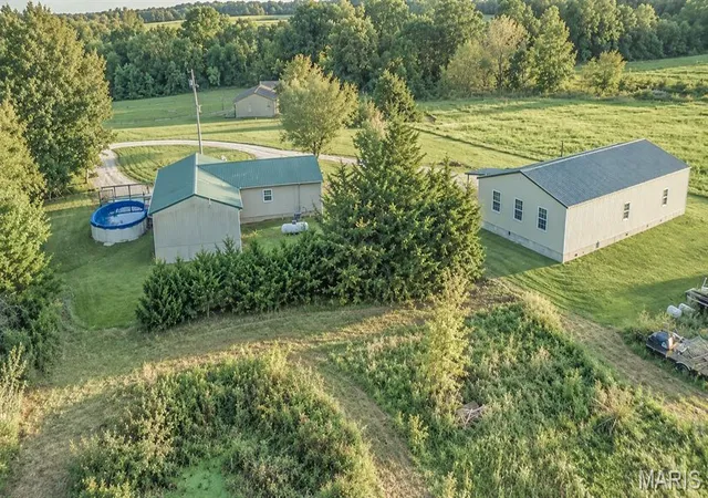 Photo 3 of Sale Pending at 20465 Monroe Rd 455, Stoutsville, MO 65283 | MLS# MIS26059522 | Listing updated on 2026-10-04