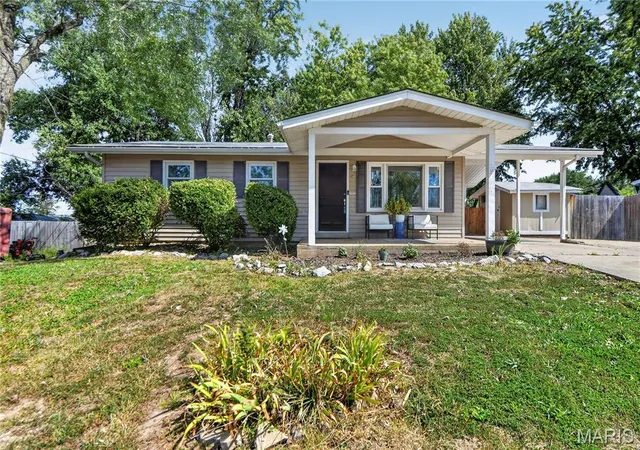 Single family home for sale at 214 Oakridge Ln, Lake Saint Louis, MO 63367 | MLS# MIS26059535