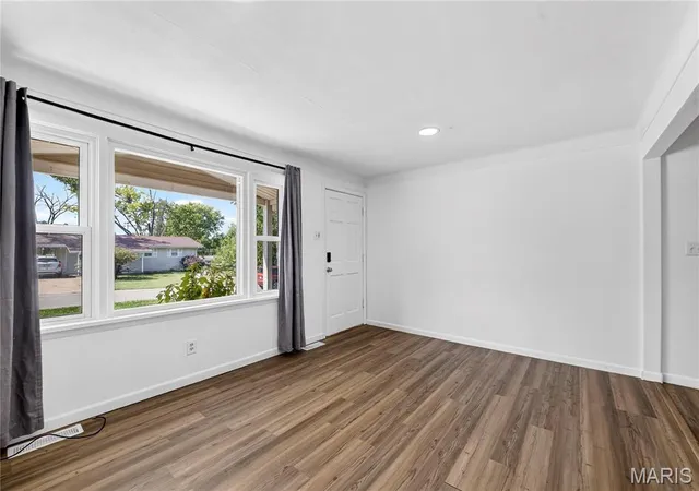 Photo 3 of Single family home for sale at 214 Oakridge Ln, Lake Saint Louis, MO 63367 | MLS# MIS26059535 | Listing updated on 2026-09-15