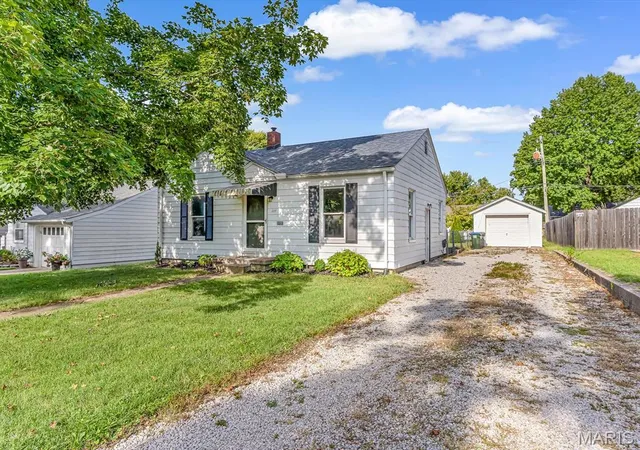 Photo 1 of Single family home for sale at 227 W Washington St, Columbia, IL 62236 | MLS# MIS26059549 | Listing updated on 2026-09-15