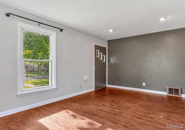 Photo 3 of Single family home for sale at 227 W Washington St, Columbia, IL 62236 | MLS# MIS26059549 | Listing updated on 2026-09-15