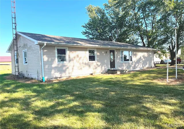 Single family home for sale at 16051 Pike 282, Bowling Green, MO 63334 | MLS# MIS26059556