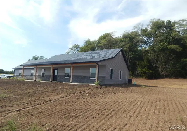 Photo 3 of Single family home for sale at 53830 Lula Ln, New London, MO 63459 | MLS# MIS26059571 | Listing updated on 2026-10-05