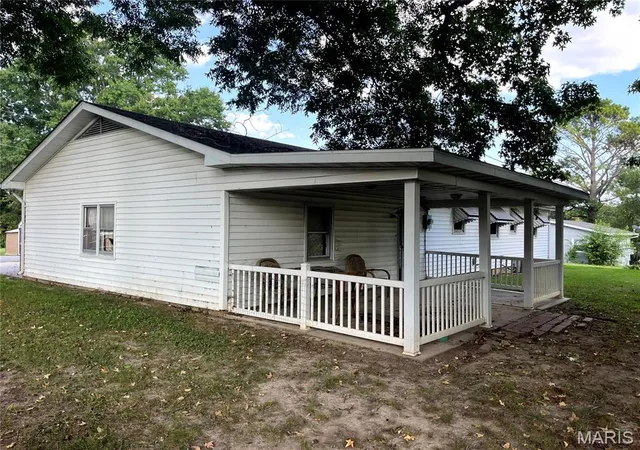 Photo 3 of Single family home for sale at 105 S Sanderson Ave, Elsberry, MO 63343 | MLS# MIS26059572 | Listing updated on 2026-09-15