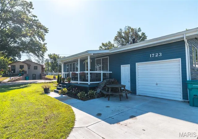 Photo 3 of Single family home for sale at 1723 Lakeshore Dr, Cuba, MO 65453 | MLS# MIS26059575 | Listing updated on 2026-09-28
