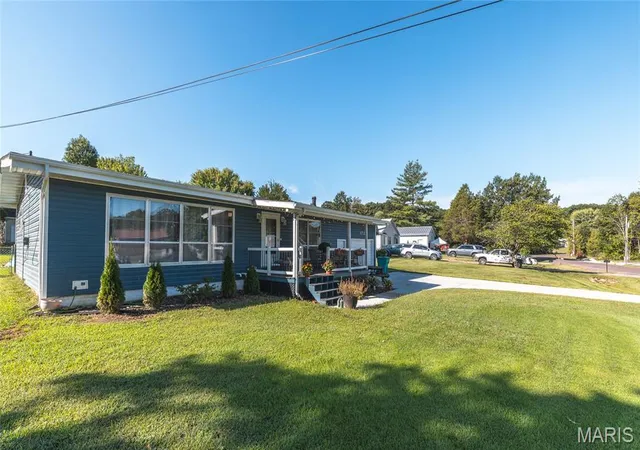 Photo 3 of Single family home for sale at 1723 Lakeshore Dr, Cuba, MO 65453 | MLS# MIS26059575 | Listing updated on 2026-09-28