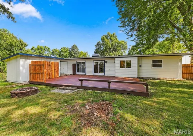 Photo 3 of Single family home for sale at 10 Montauk Dr, Saint Louis, MO 63146 | MLS# MIS26059581 | Listing updated on 2026-10-07