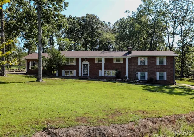 Photo 1 of Sale Pending at 2706 Shady Ln, Poplar Bluff, MO 63901 | MLS# MIS26059640 | Listing updated on 2026-09-17
