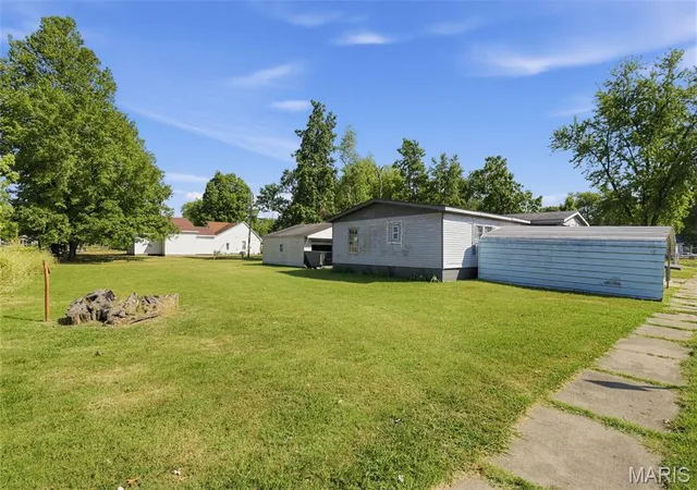 Photo 3 of Single family home for sale at 1407 S Poplar St, Centralia, IL 62801 | MLS# MIS26059706 | Listing updated on 2026-09-16