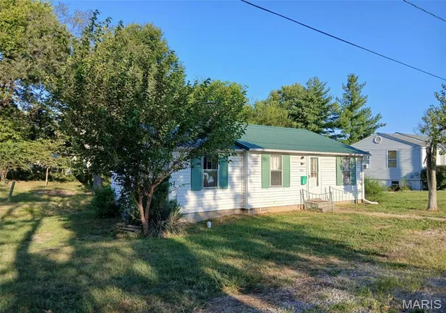 Photo 2 of Single family home for sale at 610 Burke St, Jerseyville, IL 62052 | MLS# MIS26059709 | Listing updated on 2026-09-15