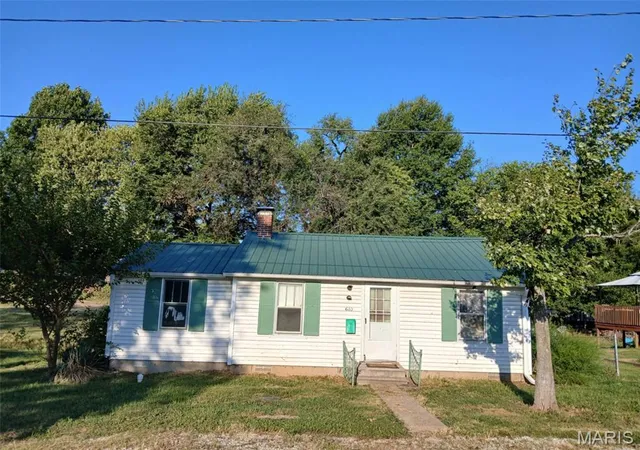 Photo 3 of Single family home for sale at 610 Burke St, Jerseyville, IL 62052 | MLS# MIS26059709 | Listing updated on 2026-09-15
