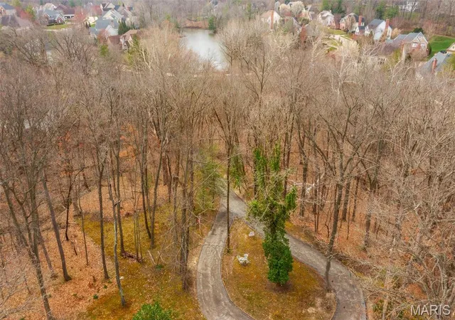 Photo 3 of Sale Pending at 17421 Private Valley Ln, Chesterfield, MO 63005 | MLS# MIS24014459 | Listing updated on 2026-09-15