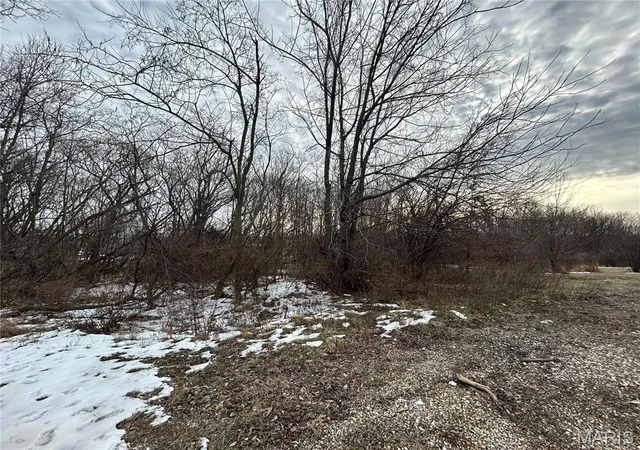 Photo 1 of Land for sale at 19580 Hillcrest Dr, Carlyle, IL 62231 | MLS# MIS25004118 | Listing updated on 2026-09-14