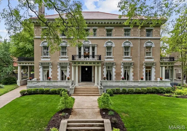 Photo 3 of Mansion for sale at 37 Washington Terrace, St Louis, MO 63112 | MLS# MIS25024991 | Listing updated on 2026-09-12