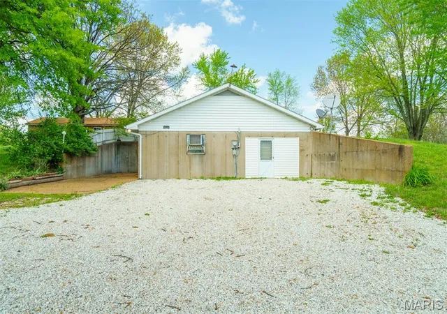 Photo 3 of House for sale at 33999 N Hwy 63, Vienna, MO 65582 | MLS# MIS25027654 | Listing updated on 2026-09-14