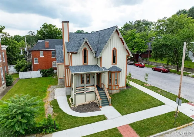 Photo 1 of Sale Pending at 221 N 6th, Hannibal, MO 63401 | MLS# MIS25028698 | Listing updated on 2026-09-14
