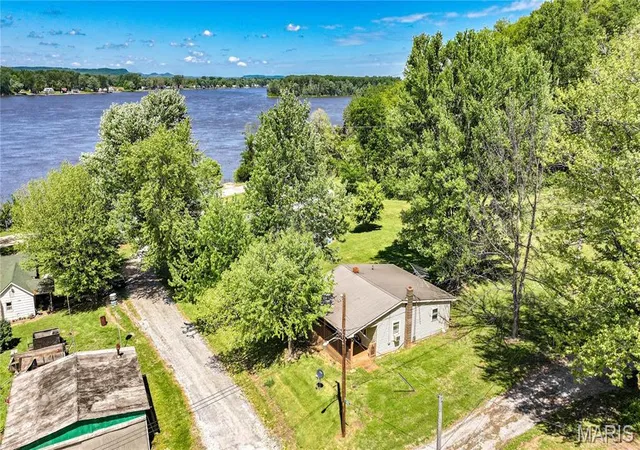 Photo 2 of Single family home for sale at 539 Hill St, Hamburg, IL 62045 | MLS# MIS25030174 | Listing updated on 2026-09-15