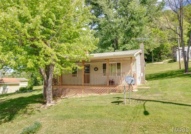 Photo 3 of Single family home for sale at 539 Hill St, Hamburg, IL 62045 | MLS# MIS25030174 | Listing updated on 2026-09-15