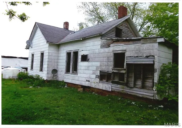 Photo 3 of Single family home for sale at 456 E 2595 Ave, Ramsey, IL 62080 | MLS# MIS25031047 | Listing updated on 2026-10-06
