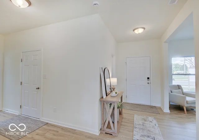 Photo 3 of Single family home for sale at 3923 Windstar Way, Columbus, IN 47203 | MLS# 21999334 | Listing updated on 2026-10-01