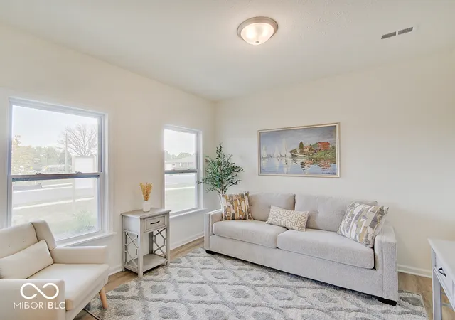 Photo 3 of Single family home for sale at 3923 Windstar Way, Columbus, IN 47203 | MLS# 21999334 | Listing updated on 2026-10-01