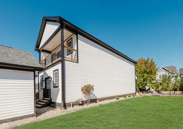 Photo 2 of Sale Pending at 1329 Marlowe Ave, Indianapolis, IN 46202 | MLS# 22068171 | Listing updated on 2026-10-02